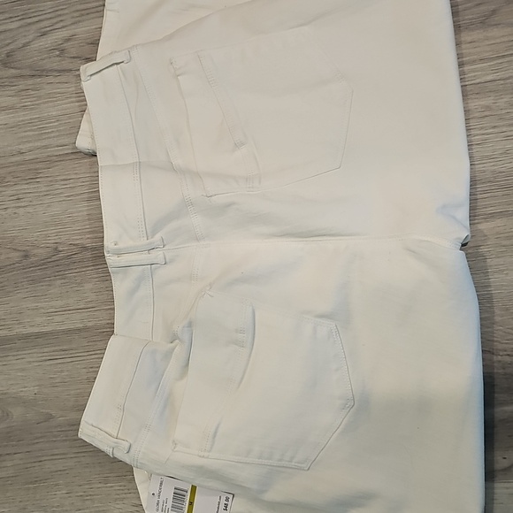 Gloria Vanderbilt Women's White Skimmer Pants 14 NWT - Picture 3 of 3